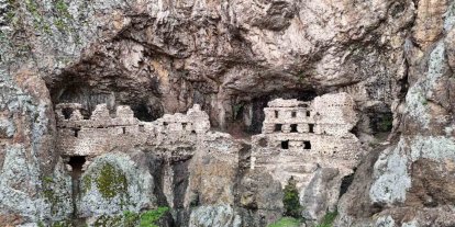 Sümela’yı andıran Alicin Manastırı doğal yapısıyla dikkat çekiyor