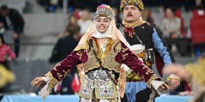 Halk oyunları yarışmasına Manisa Büyükşehir Belediyespor damga vurdu