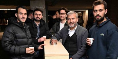 Kütüphanede sınavlara hazırlanan öğrencilere Anadolu Kafe’de sıcak mola