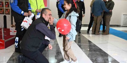 Minik öğrencilerden Emniyet Müdürlüğüne Polis Haftası ziyareti