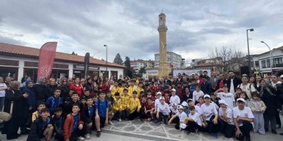 Yüzlerce kişi sağlıklı yaşama dikkat çekmek için yürüdü