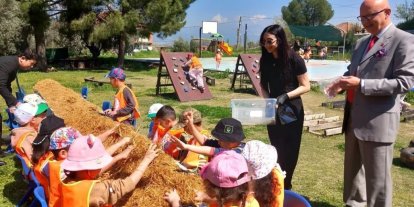 Yenipazar’da mantar atölyesine katılan miniklerden üretime ilk adım