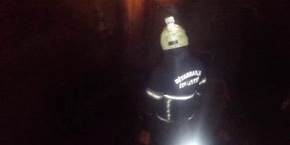 Diyarbakır’da oto tamircideki yangın kask kamerasına yansıdı