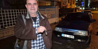 Anahtarı kontakta unutulan ve kendiliğinden kilitlenen otomobilin kapısını çilingir açtı