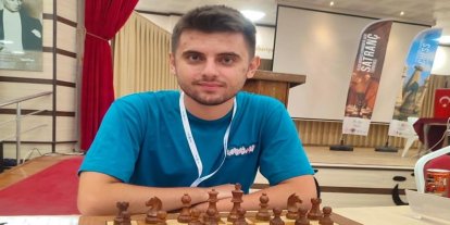 Çeşmeli satranç oyuncusu Talat Yıldız’dan Almanya’da büyük başarı