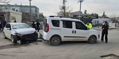 Otomobil ile hafif ticari araç çarpıştı: 1 yaralı