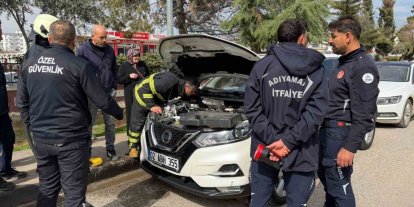 Park halindeki otomobilden yükselen duman korkuttu