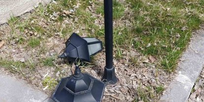 Kars’ta Valilik Parkı’nın ışıklandırma lambaları kırıldı