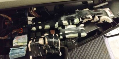 Tırın gösterge paneline gizlenen 101 bin 900 euro komşuya kaldı