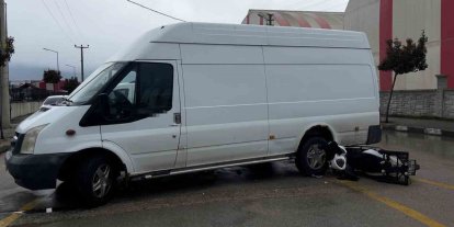 Bolu’da minibüs ile motosiklet çarpıştı: 1 yaralı