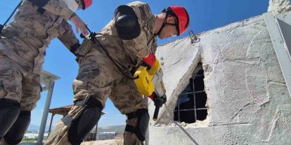 AFAD’dan jandarma komandolara arama ve kurtarma eğitimi