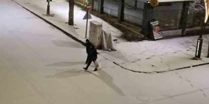 Kars’ta Nisan sürprizi: Şehir merkezi 5 dakikada beyaza büründü