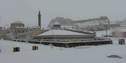 Kars’ta yer gök beyaz: Kar kalınlığı 30 santimi aştı