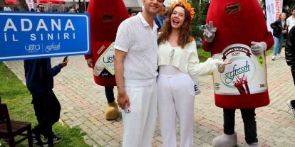 Adana’nın tescilli lezzeti şalgam, karnavalın gözdesi oldu