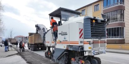 Ergenekon Mahallesi’nde asfalt yenileme çalışması