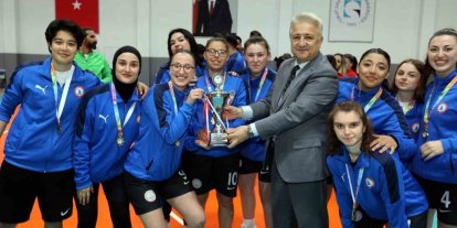 ÜNİLİG’de kupa sahiplerini buldu