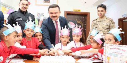 Karayazı Karşıyaka İlkokulu’nda okuma bayramı coşkusu