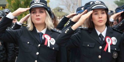 Şırnak’ta Polis Haftası etkinlikleri kapsamında şehitler anıtına karanfil bırakıldı