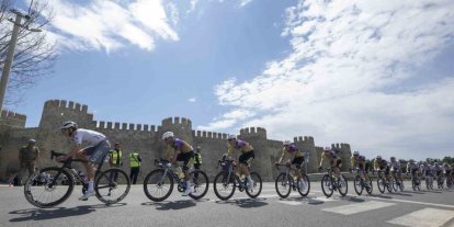 Tour Of Mersin’in ilk etabı Anamur’dan başladı, sporcular 118 kilometre pedalladı