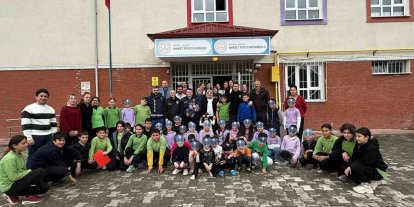 İhbar üzerine okula giden polisler sürpriz kutlamayla karşılandı