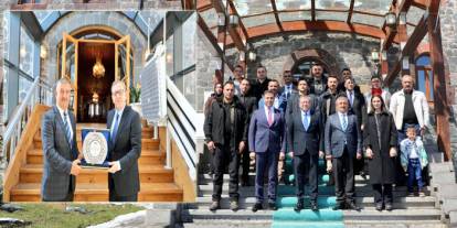 Kars Valisi Ziya Polat'tan emekliye ayrılan şoföre veda