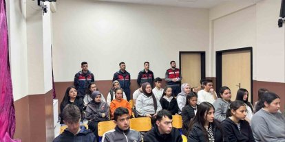 Jandarmadan öğretmen ve öğrencilere güvenli internet eğitimi