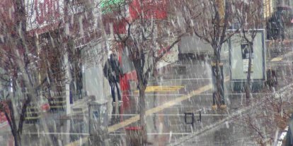 Meteoroloji uyardı: Kars’ta kar yağışı başladı