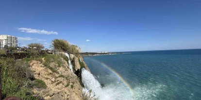 Düden Şelalesi’nde gökkuşağı hayran bıraktı
