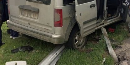 Kamyonet bariyerlere çarptı: 5 yaralı