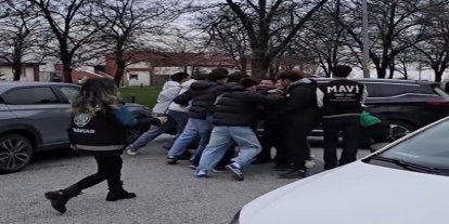 Kavga ihbarına giden polisler pastayla karşılandı