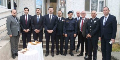 Manyas’ta polis haftası kapsamında pasta kesildi