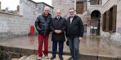 Zafer Algöz’den Sahaaflar Çarşısı’na tam not