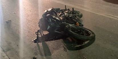 Hafif ticari araçla çarpışan motosiklet sürücüsü hayatını kaybetti