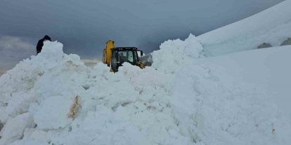 Aydınlar beldesinde karla mücadele devam ediyor
