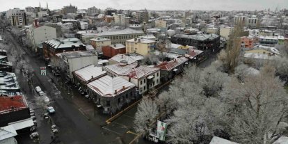 Kars’ta nisan ayında ağaçlar kırağı tuttu