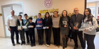 Burhaniye’de başarılı öğrenciler ödüllendirildi