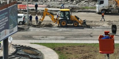 Büyükşehir’de pazar günü de durmak yok: Kartal Katlı Kavşağı’nda hummalı çalışma