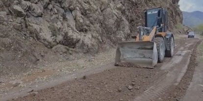 Elazığ’da heyelan nedeniyle kapanan köy yolu yeniden ulaşıma açıldı