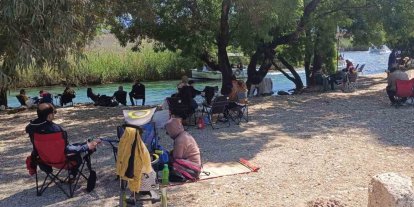 Azmak Nehri’nde tekne yoğunluğu