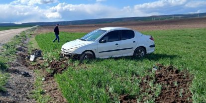 Çorum’da devrilen otomobilin sürücüsü yaralandı