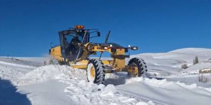 Kars'ta kar ve tipi, 33 köy yolu ulaşıma kapandı