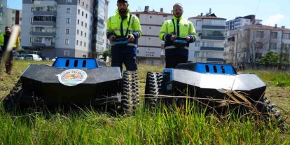 Çimleri artık robotlar biçiyor: 6 kişilik işi 2 robot yapıyor