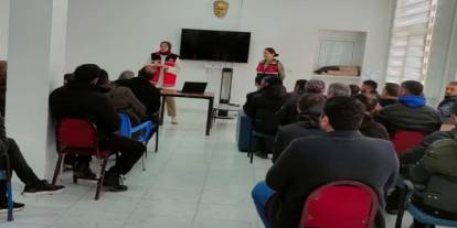 Kars'ta Köy Korucularına aile içi şiddet ve erken evlilik eğitimi