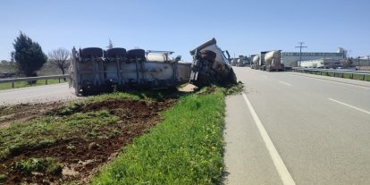 Kilis’te beton mikseri devrildi