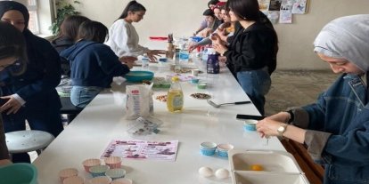 Altıntaş MYO’da Mini Kek Atölyesi düzenlendi