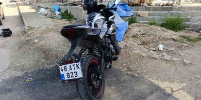 Ticari taksiyle çarpışan motosiklet sürücüsü yaralandı