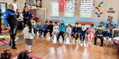 Kars’ta polis öğrencilerle buluştu