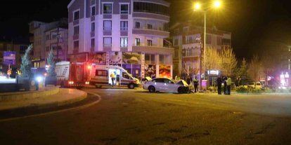 Minibüs ile otomobil çarpıştı: 1’i ağır 3 yaralı