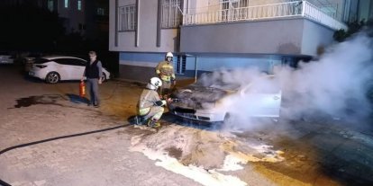 Dörtyol’da otomobilin motoru alevlere teslim oldu