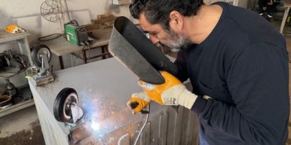 Kartepe’de eskiyen çöp konteynerleri onarılarak yeniden kullanıma sunuluyor